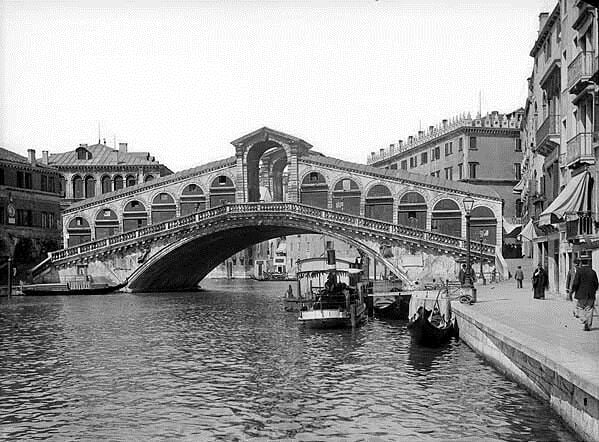 Il ponte di Rialto che incanta ogni volta lo si guarda.
