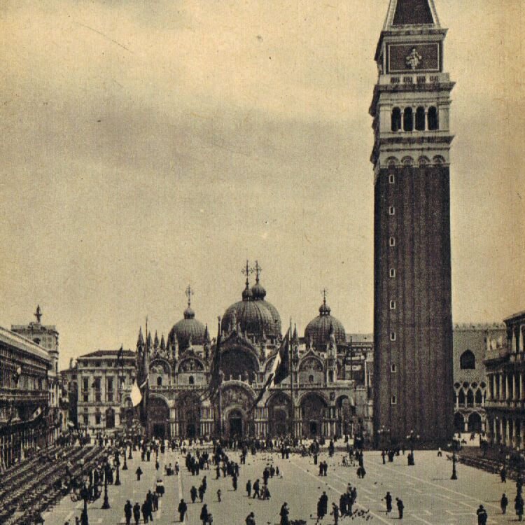 La Basilica di San Marco e il Campanile inquadrati dall'Ala Napoleonica.
