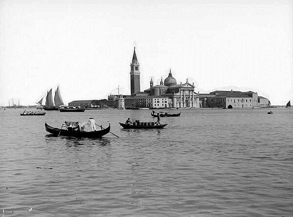 L'isola di San Giorgio così come appare dalla laguna.
