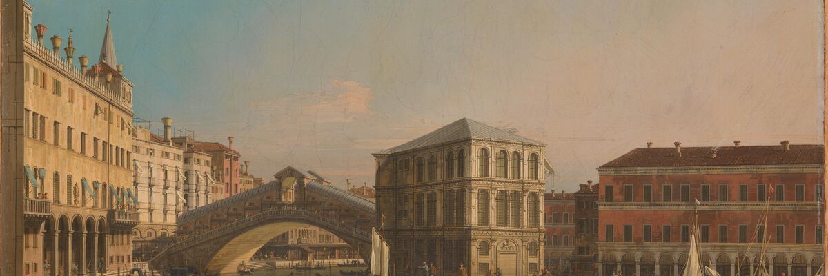 Dipinto a colori: veduta del Canal Grande a Venezia con il Ponte di Rialto sullo sfondo. In primo piano, numerose gondole e imbarcazioni da trasporto solcano l'acqua increspata, animate da barcaroli in attività. Sulla sinistra svetta il Fondaco dei Tedeschi, mentre a destra si stagliano i palazzi veneziani dai toni caldi e rossastri. La scena è immersa in una luce chiara e tersa sotto un ampio cielo azzurro, tipica dello stile del vedutismo veneziano del Settecento.