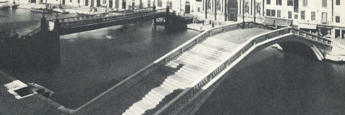 La vecchia stazione e due ponti: il vecchio ponte austriaco (prima che lo abbattessero), assieme al nuovo ponte, del 1934.