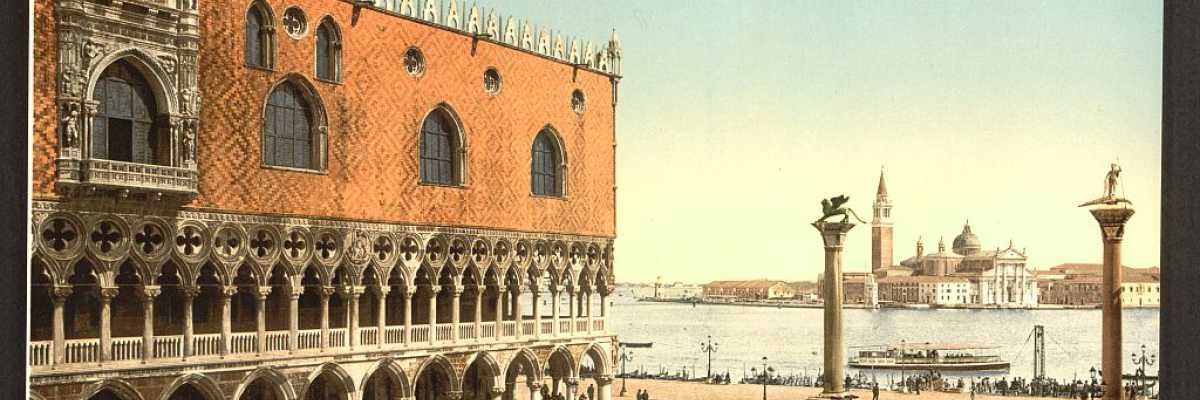 Piazzetta di San Marco: Palazzo Ducale sulla sinistra e l'isola di San Giorgio Maggiore tra le colonne di San Marco e San Todaro (Library of Congress - Detroit Publishing Company).
