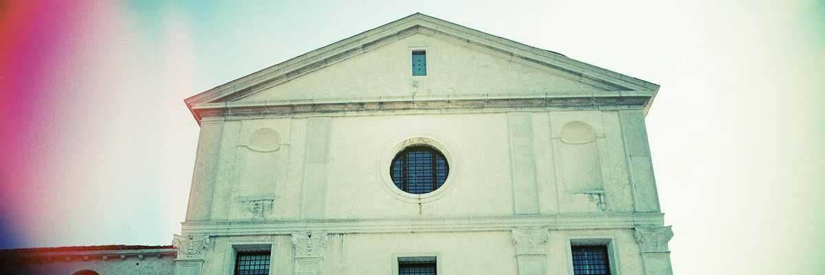 La parte alta della Chiesa dei Santi Cosma e Damiano.