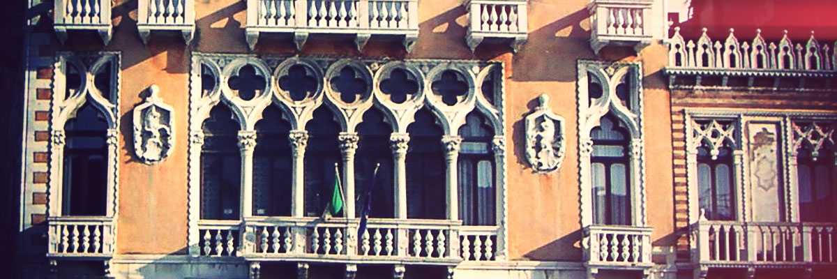 Particolare della facciata del palazzo Corner Contarini dei Cavalli.
