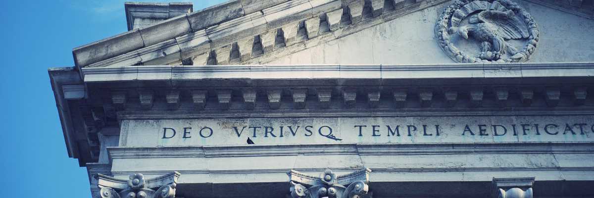 San Francesco della Vigna: parte superiore della facciata principale.