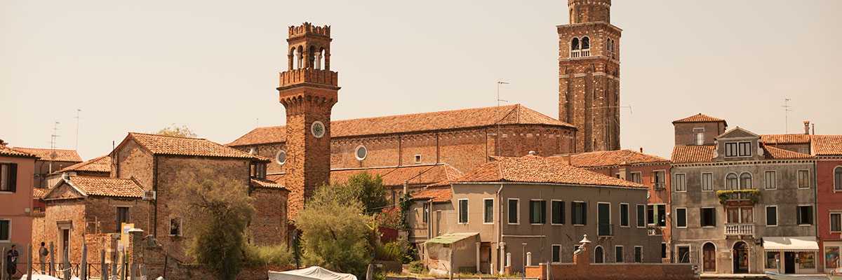 Veduta di Murano dal canale interno verso la chiesa di San Pietro Martire.