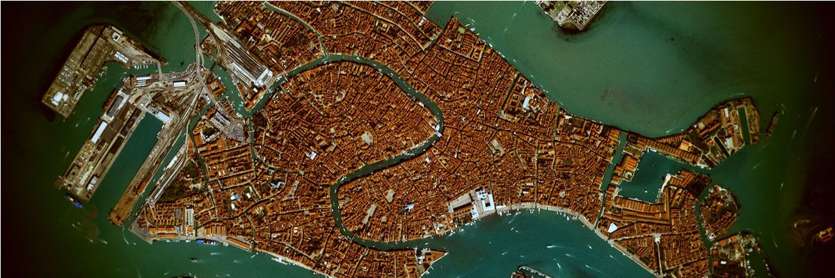 Immagine aerea di Venezia, con vista sul centro storico e sul Canal Grande.