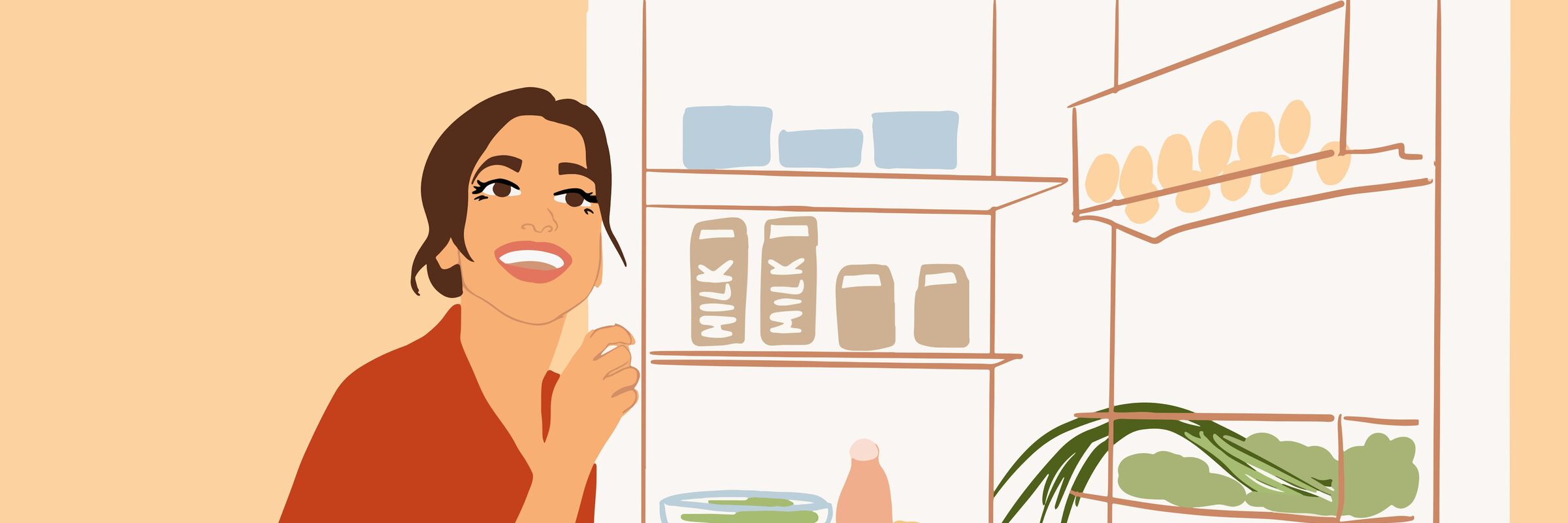 Donna sorridente di fianco ad un frigo aperto e ben rifornito (Getty Images, Unsplash+)