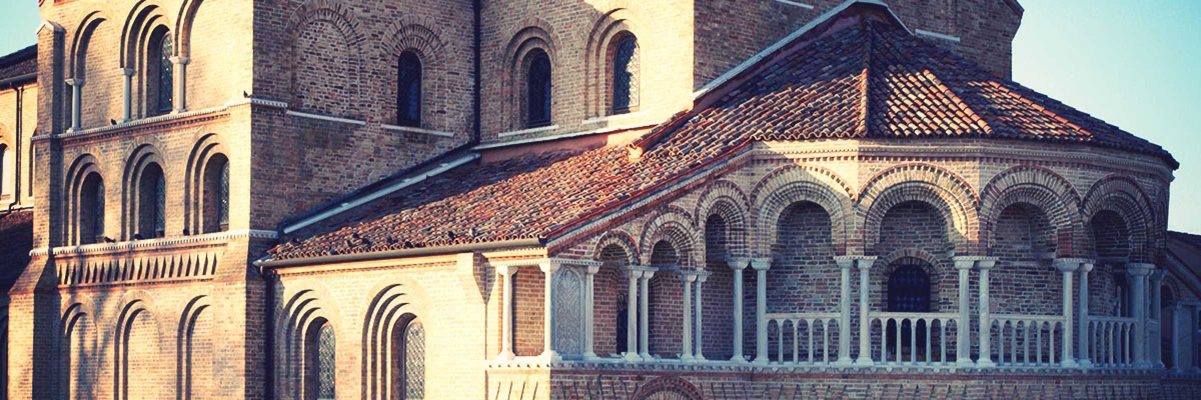 Particolare della Basilica dei Santi Maria e Donato a Murano. — (Archivio Bazzmann/Venipedia)