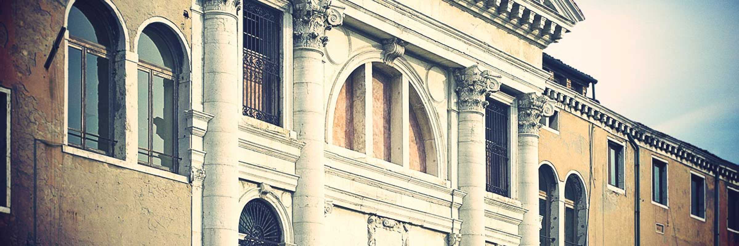 Parte della facciata della chiesa dei mendicanti.