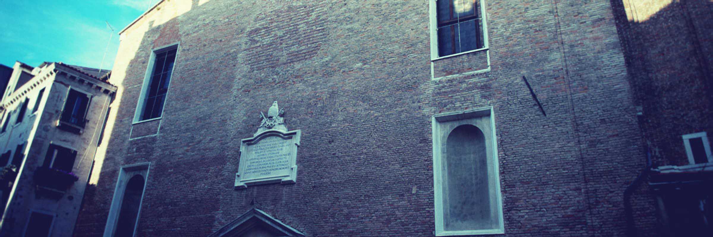 Porzione della facciata della Chiesa dei Santi XII Apostoli.