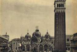 La Basilica di San Marco e il Campanile inquadrati dall'Ala Napoleonica.