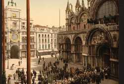 Giornata di festa a Venezia con processione in uscita dalla Basilica di San Marco (Library of Congress - Detroit Publishing Company).