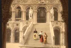 La meravigliosa Scala dei Giganti all'interno di Palazzo Ducale (Library of Congress - Detroit Publishing Company).