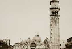 Veduta su Piazza, Campanile e Basilica di San Marco, e Torre dell'Orologio da Museo Correr