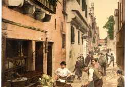Scene of life in Calle Seco Marina in San Giuseppe, with vegetable shop and people